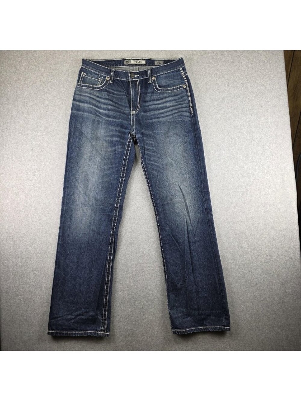 BKE Tyler Jeans Mens 34L Straight Medium Wash Blue Denim Contrast Stitch Buckle